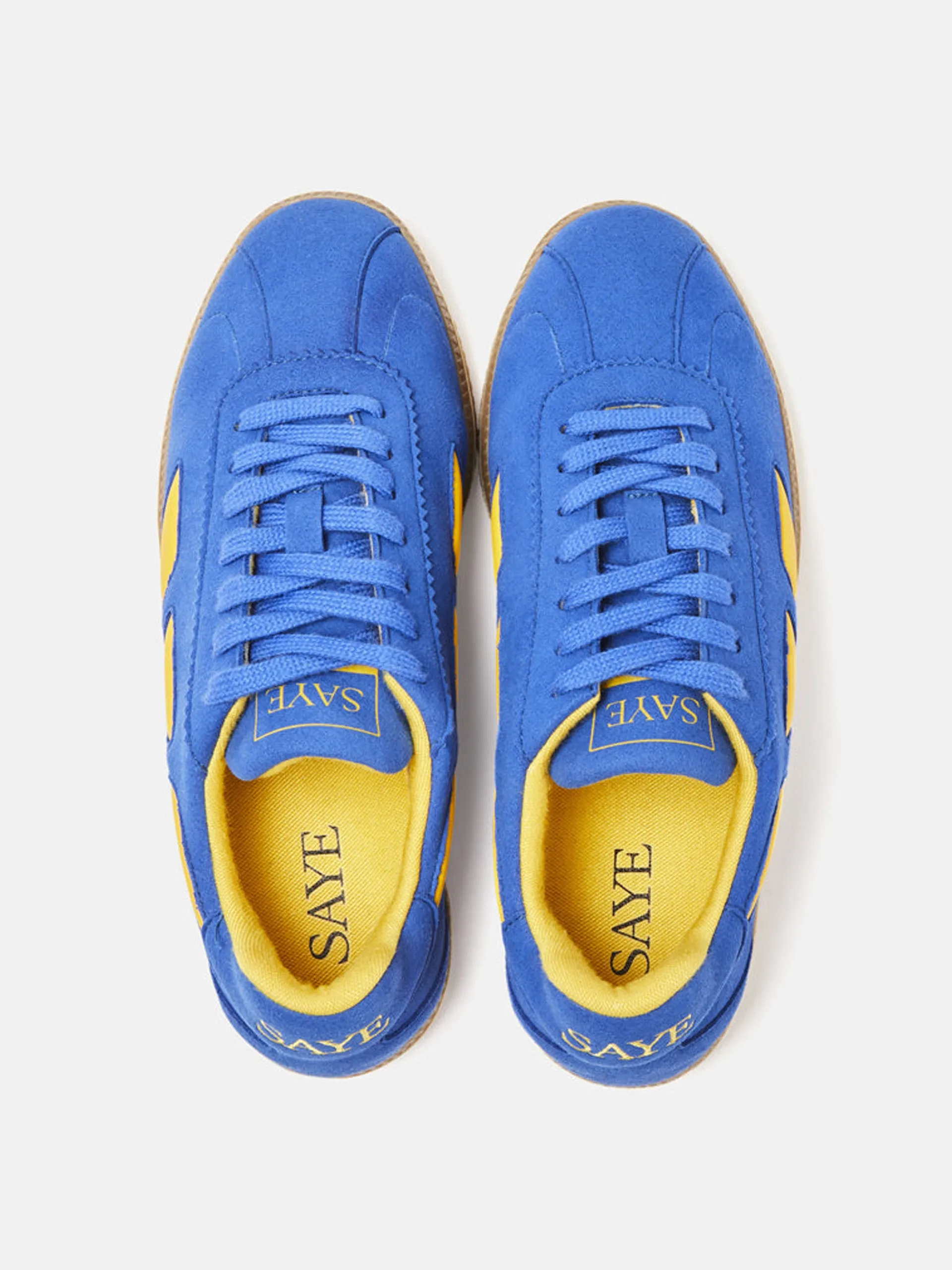 Modelo '70 trainer in blue and yellow